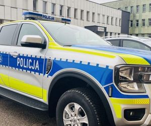 Niemowlę spadło z wysokości, uderzając się w głowę. Policjanci nie wahali się nawet sekundę!