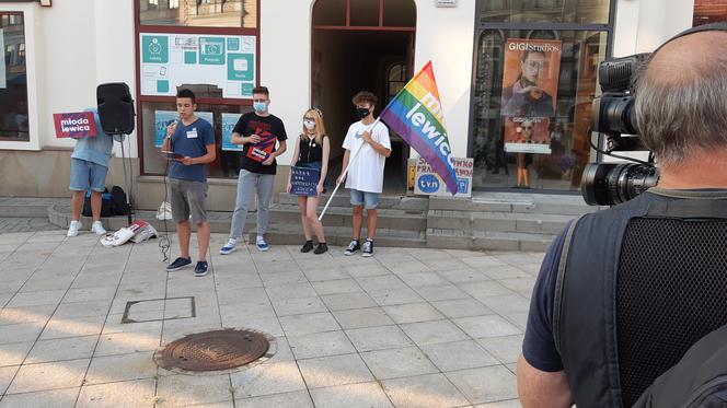 Tak protestowali mieszkańcy Tarnowa! Wsparcie dla telewizji TVN