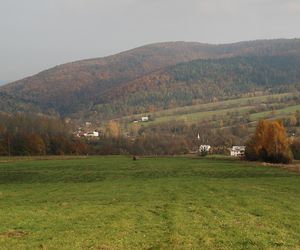 To dawna wieś łemkowska w Małopolsce. Kiedyś należała do prałata 