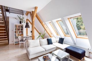 Wymiana okien połaciowych - jak usunąc stare i zamontować nowe okna dachowe?