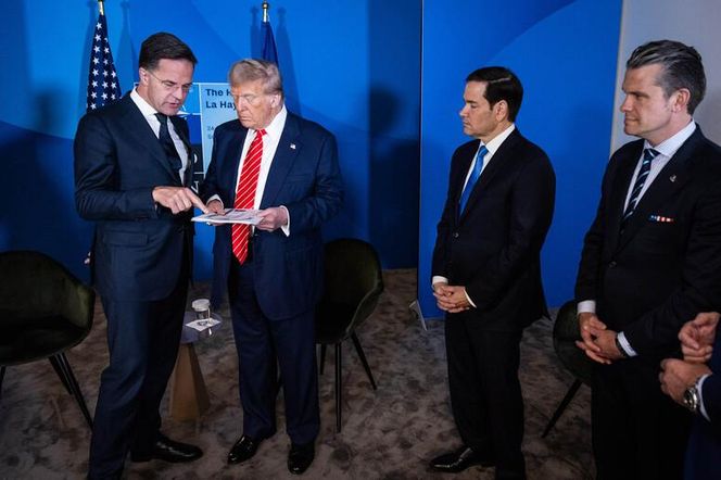 Donald Trump i Marka Rutte na szczycie NATO w Hadze