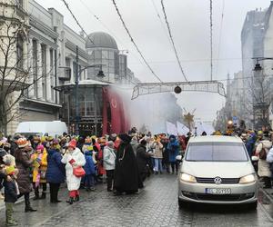 Kolorowy Orszak Trzech Króli w Łodzi. W centrum miasta pojawiło się mnóstwo osób [ZDJĘCIA]