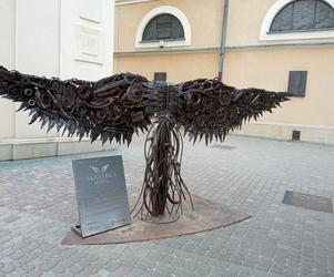  Akcja Skrzydła dla Filipa. Rzeźba ze złomu pojawiła w centrum Rzeszowa