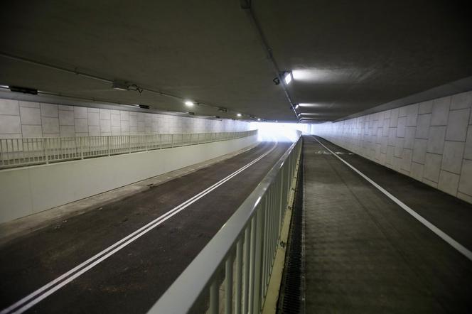 Oblali nowy tunel szampanem! Wyśmienite humory urzędników w Sulejówku 