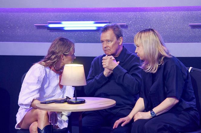 Tłum gwiazd na najnowszym odcinku "Tańca z Gwiazdami". Fijał w czerwieni, Mróz w czerni i Frycz w bieli