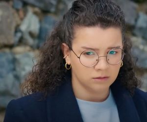 Ege będzie opiekował się Zeynep, a Bulent zacznie podejrzewać, że coś ich łączy.