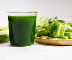 Zmniejsza stan zapalny i ryzyko chorób serca, nawadnia organizm. Warto dodać go do posiłku