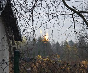 Słup ognia nad Krakowem. Potężny pożar gazu na popularnym osiedlu