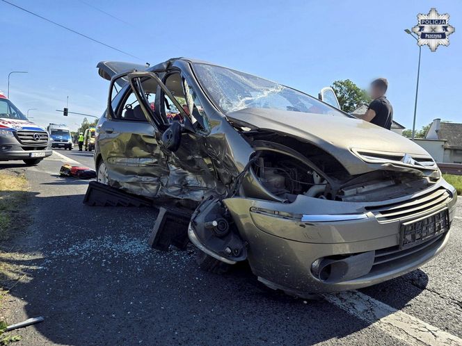 Kobiór. Śmiertelny wypadek na DK nr 1. Pasażerka citroena nie żyje [ZDJĘCIA]