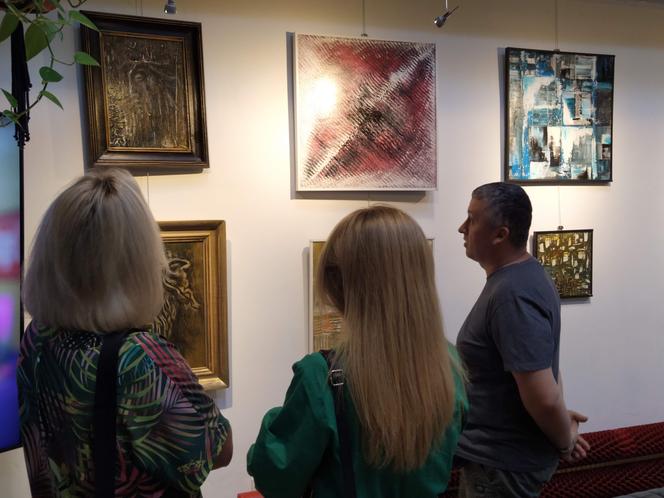 Fotorelacja z wernisażu wystawy prac malarskich Tomasza Stańczuka w Cafe Fryderyk Siedlce