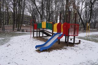 Pierwsze opady śniegu w listopadzie 2024 w dzielnicy Bronowice w Lublinie