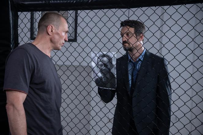 Motyw odc. 4. Paweł Szulc (Michał Czernecki), ochroniarz Magilla (Roman Bugaj)