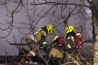 Dramatyczny pożar domu w Otwocku. Strażacy walczyli z żywiołem. Wszystko spłonęło 