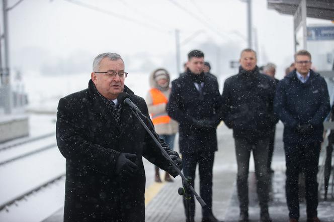 Minister Andrzej Adamczyk otworzył przystanek kolejowy w Zatorze