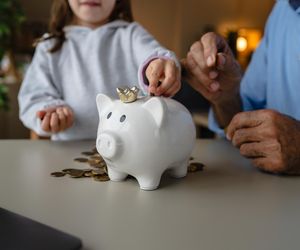 Jak nauczyć dziecko oszczędzania? Pozwól mu... wydawać pieniądze