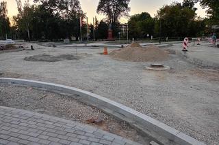 Roboty przy budowie ronda na skrzyżowaniu ulic Cmentarnej i Wojskowej w Siedlcach trwają od 11 czerwca