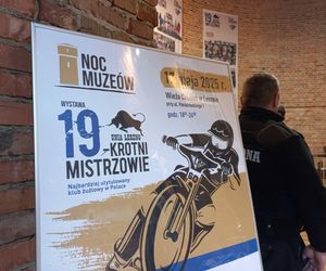 Trwa Noc Muzeów w Lesznie. Od wystawy o praniu i bieliźniarce, przez komiks po żużel
