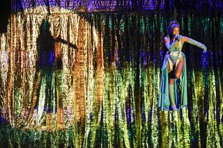 Julia Wieniawa podczas spektaklu we Wrocławiu