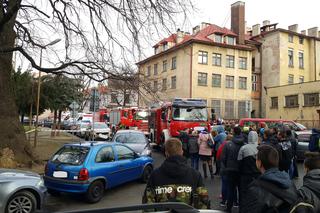 Nowy Sącz: Ewakuacja w centrum miasta! Dwie osoby trafiły do szpitala [GALERIA]