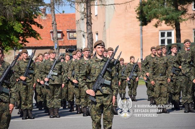 Blisko 120 nowych żołnierzy 4 Warmińsko-Mazurskiej Brygady Obrony Terytorialnej złożyło przysięgę