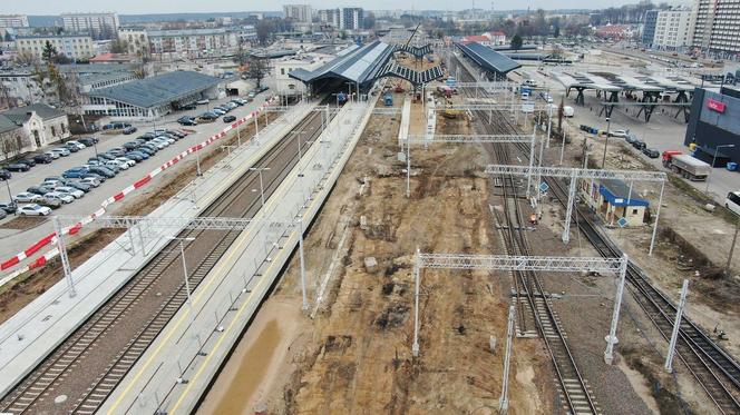 Modernizacja Rail Baltica: Stacja Białystok, widok na budowe peronów