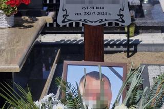 Grób Dawida utonął w kwiatach. Torunianin zmarł po ciężkiej chorobie