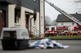 Pożar w Nowej Hucie. Co strażacy znaleźli w płonącym mieszkaniu?