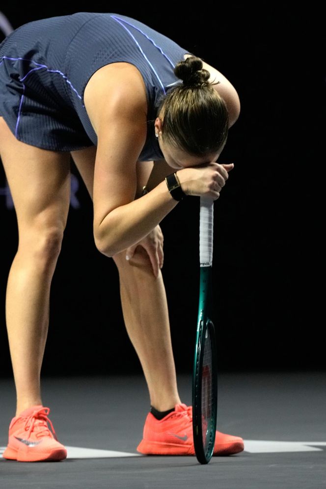 Iga Świątek - Amanda Anisimova. Spódniczki płatały figla zawodniczkom