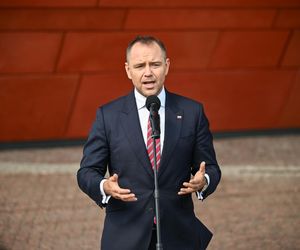 Prezydent: Symbole banderowskie w Polsce są zakazane. Nawrocki chwali deportację uczestników koncertu
