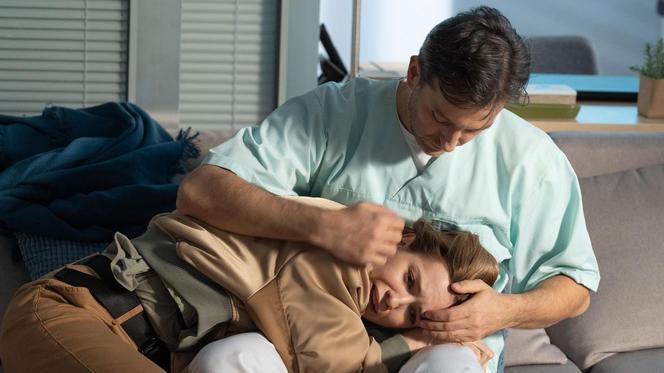 Na dobre i na złe, odc. 769: Molenda (Filip Bobek), Dominika (Paulina Gałązka)