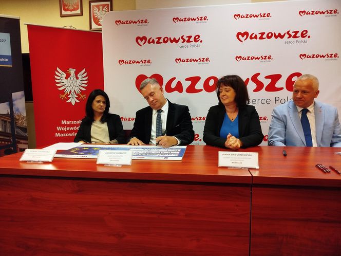 Mazowsze dotacje na szkoły, umowy