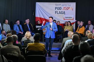 Hołownia: Musimy zjednoczyć się pod biało-czerwoną flagą. Chcę być niezależnym kandydatem i prezydentem