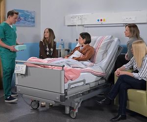 Pierwsza miłość odc. 4043. Kinga (Aleksandra Zienkiewicz), Marysia (Aneta Zając), Emilka (Anna Ilczuk), Marta (Honorata Witańska),  Maurycy (Dawid Dziarkowski),