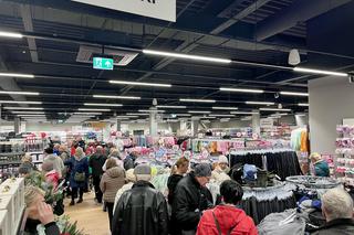 Tłumy na otwarciu sklepu Woolworth w Gorzowie