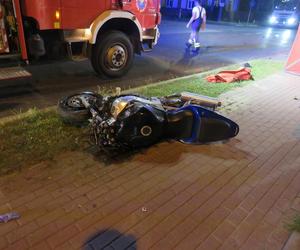 Ze wstępnych ustaleń policjantów wynika, że kierujący samochodem typu BUS nie ustąpił pierwszeństwa przejazdu kierującemu motocyklem Suzuki. Motocyklista poniósł śmieć na miejscu.