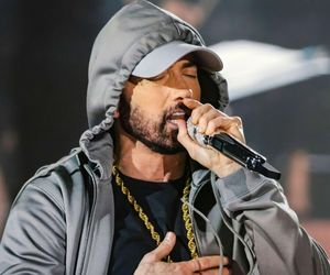 Eminem wrócił na scenę po śmierci matki. Zmienił tekst jednej z piosenek