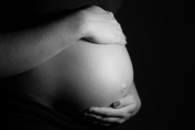 21-letnia kobieta w ciąży zasłabła na ulicy. Nie udało się uratować jej i dziecka
