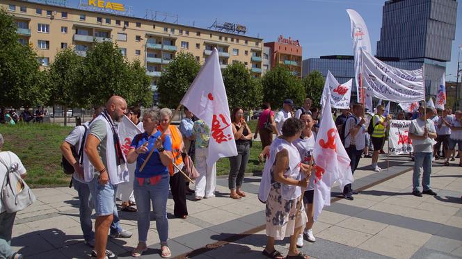 Protest pracowników PKP Cargo we Wrocławiu. Pracę ma stracić prawie 400 osób 