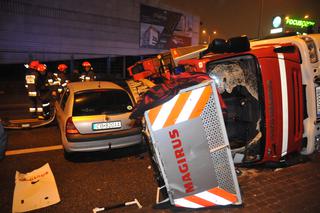 W Bydgoszczy przewrócił się wóz strażacki