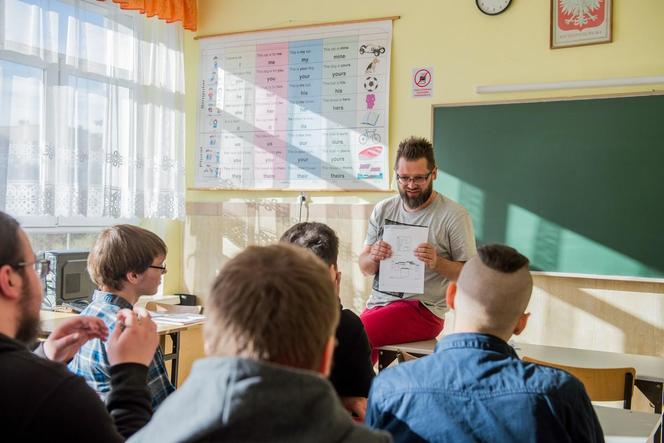 Efekt Lex Kamilek. Nauczyciele stoją w gigantycznych kolejkach w sądach