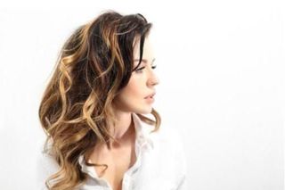 Włosy ombre krok po kroku. Rozjaśnianie włosów w stylu ombre hair [wideo]