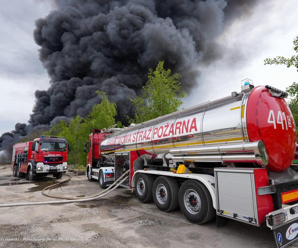 Gigantyczny pożar chemikaliów w Siemianowicach Śląskich. Wdrożono specjalne środki 