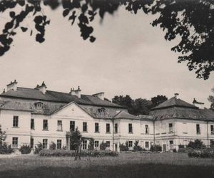 Zespół pałacowo-parkowy Klemensów-Park