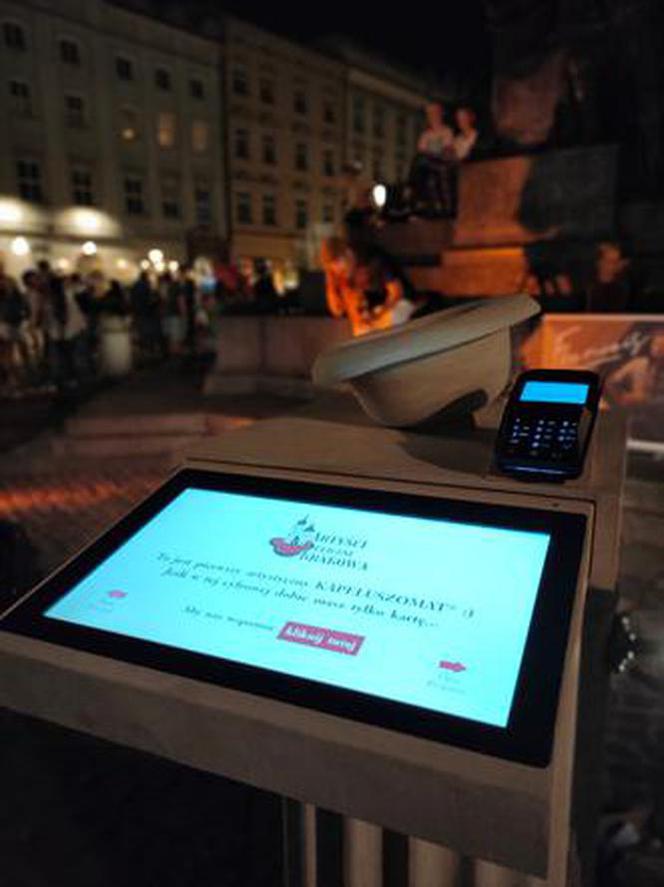 Pierwszy kapeluszomat na świecie! Gdzie można go zobaczyć i skorzystać?