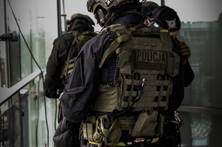 Zamaskowany i uzbrojony napastnik w Pomorskiej Specjalnej Strefie Ekonomicznej. Interweniowali antyterroryści