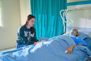 Na Wspólnej odc. 3542. Zuza Hoffer (Małgorzata Socha), Ula (Julia Jurek)