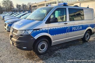 16 nowych radiowozów dla dolnośląskich policjantów 