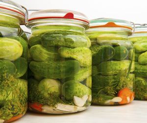 Klasyczne pikle ogórkowe: podajemy przepis na świetne pikle z ogórków!