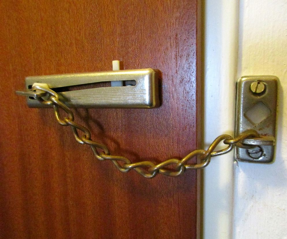 Policja w Ostrzeszowie apeluje przed Wszystkimi Świętymi. Nie daj szansy złodziejom!