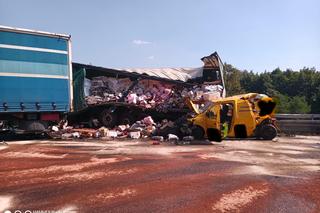 Koszmarny wypadek na A1 w Dobieszowicach. Zderzyły się dwie ciężarówki i bus. Lądował LPR